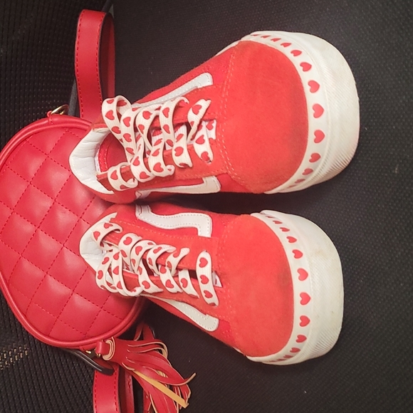 Vans - Picture 2 of 5